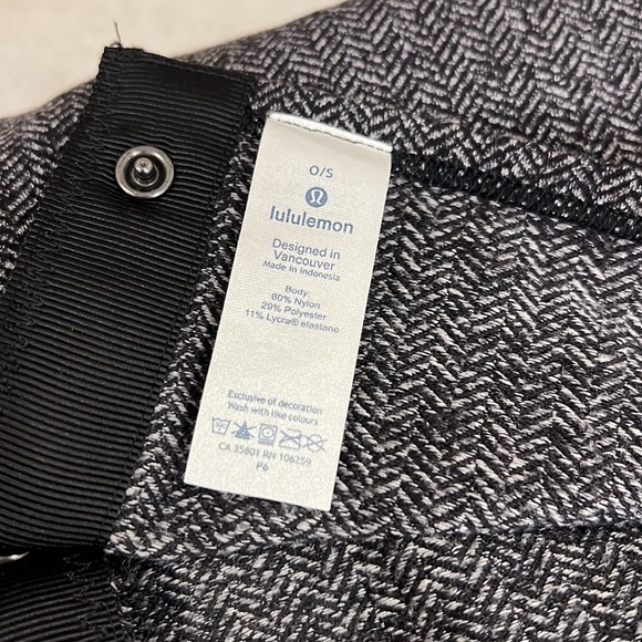 Almost NEW Lululemon Vinyasa Scarf Rulu - Picture 2 of 6